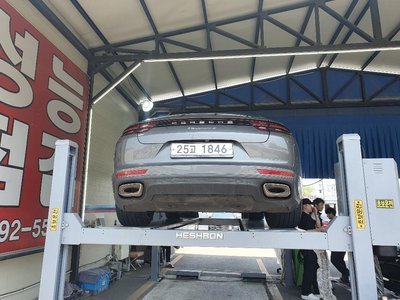 PORSCHE PANAMERA - 4