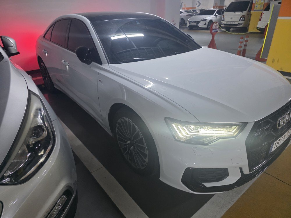AUDI A6 - View 1