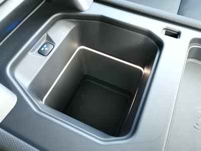 LAND ROVER DEFENDER - 8