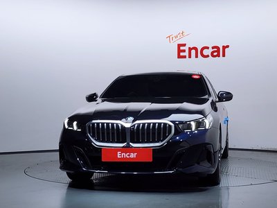 2025 BMW 5 SERIES photo 2