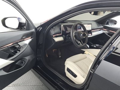 2025 BMW 5 SERIES 缩略图 13