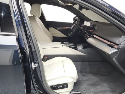 2025 BMW 5 SERIES 缩略图 16