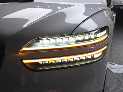 2024 Genesis GV70 photo 9