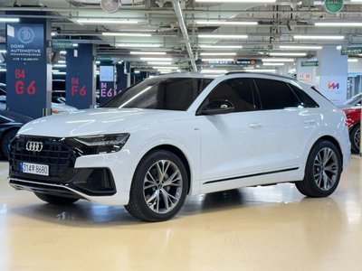 AUDI Q8 - 1