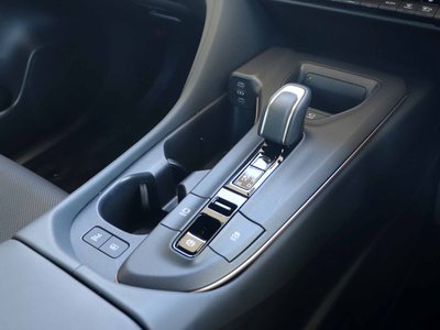 TOYOTA CROWN CROSSOVER - 10