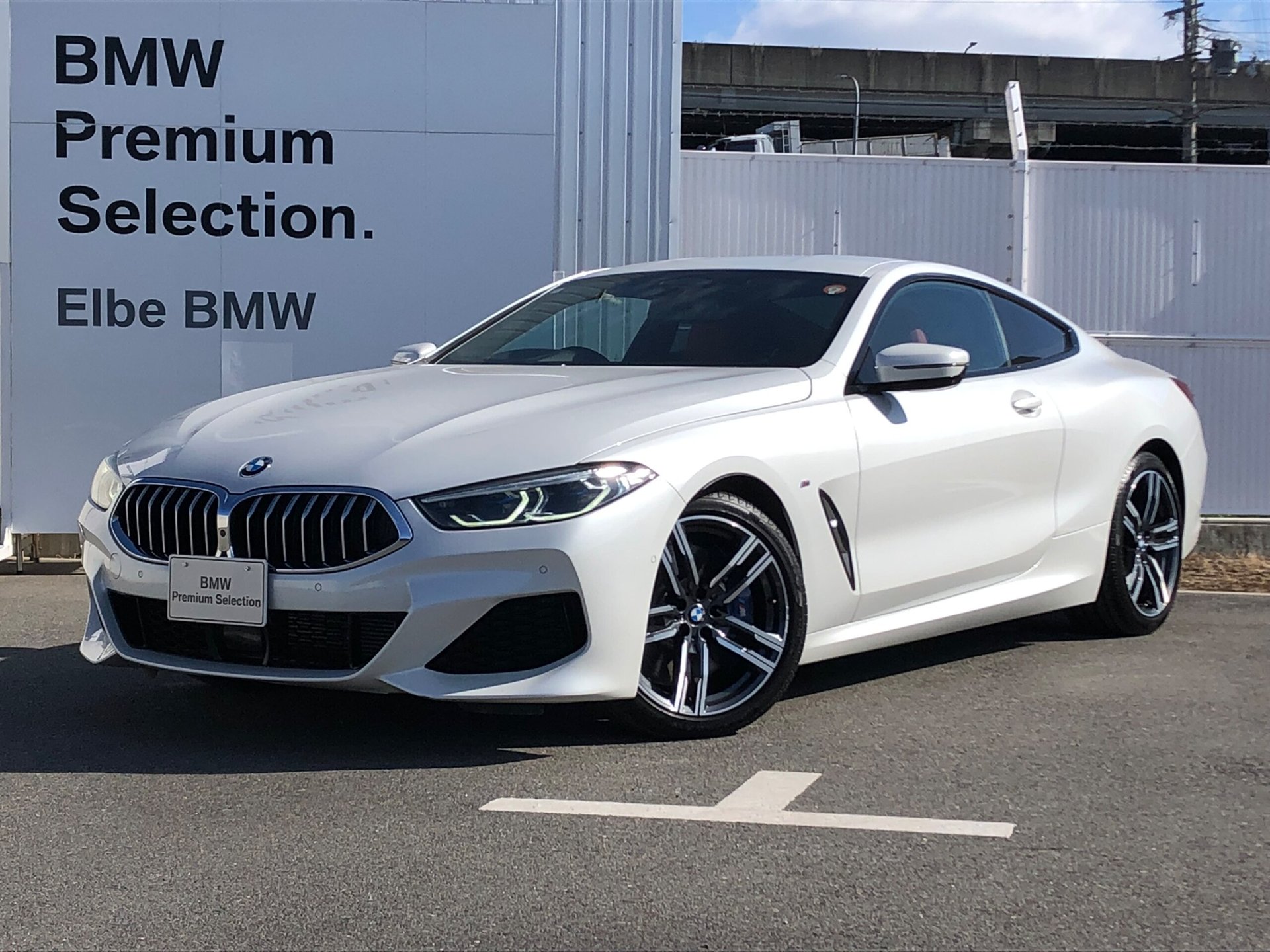 BMW 8 SERIES - View 1