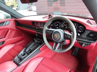 2022 Porsche 911 — миниатюра 33