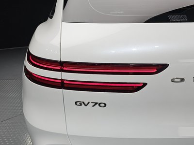 صورة 10 لـ 2022 Genesis GV70