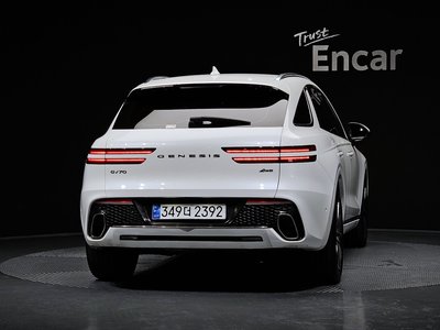 صورة 4 لـ 2022 Genesis GV70