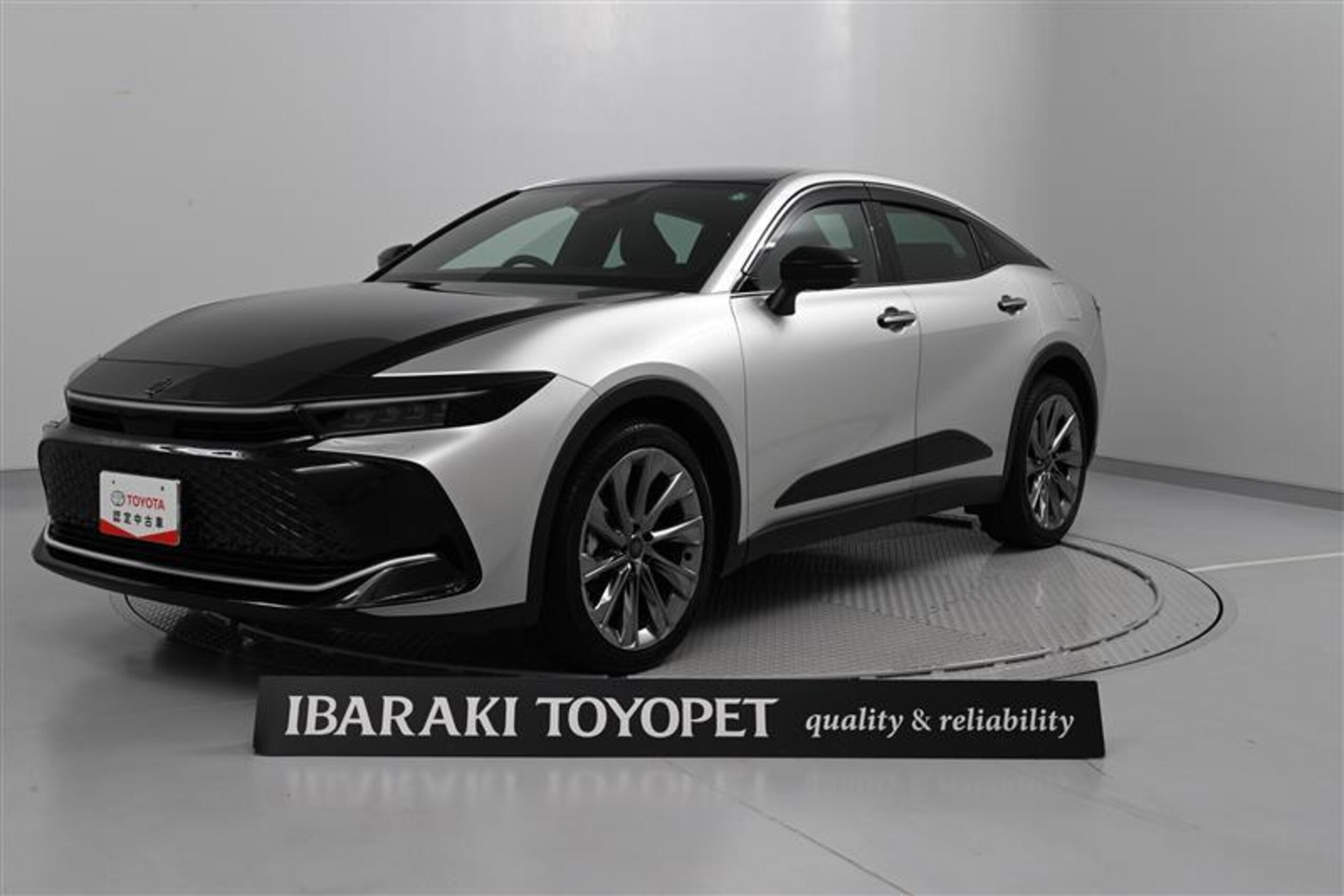 TOYOTA CROWN CROSSOVER - View 1