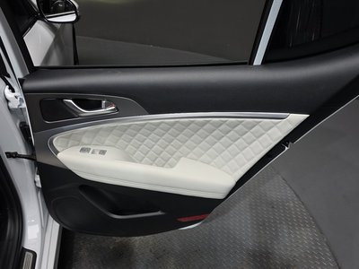 2025 Genesis THE NEW G70 thumbnail 15