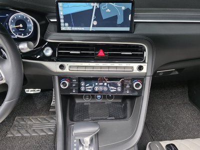 2025 Genesis THE NEW G70 thumbnail 21