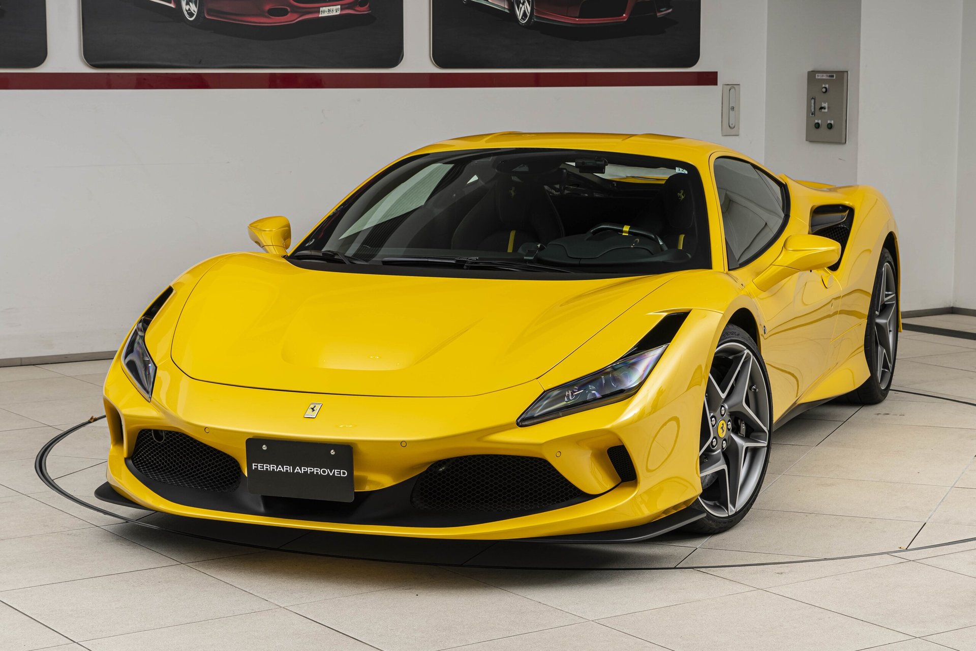 FERRARI F8 TRIBUTO - View 1