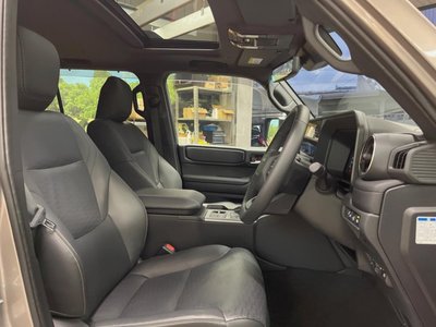 TOYOTA LAND CRUISER 250 - 7