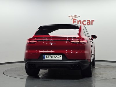 2021 Porsche CAYENNE — фото 4