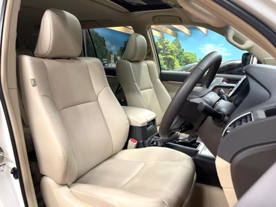 TOYOTA LAND CRUISER PRADO - 8