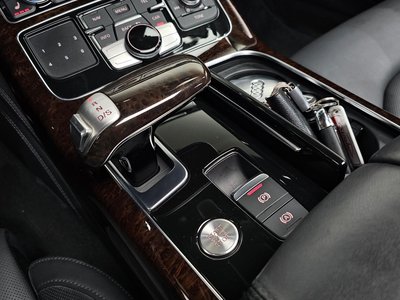 2013 AUDI A8 photo 9