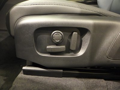 2026 LAND Rover RANGE ROVER VELAR thumbnail 24