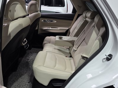 2023 Genesis GV70 — миниатюра 11