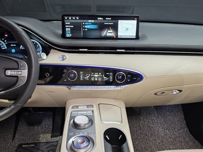 2023 Genesis GV70 — миниатюра 18