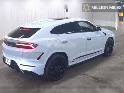 LAMBORGHINI URUS - 5