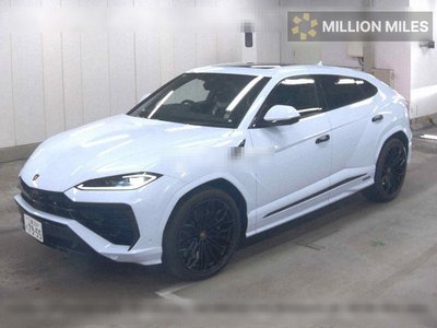 LAMBORGHINI URUS - 4