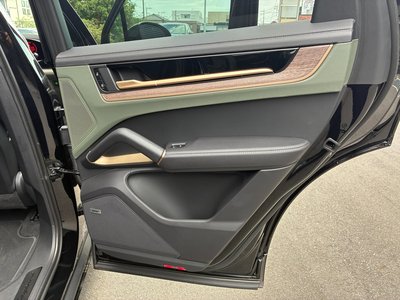 2025 Porsche CAYENNE 缩略图 40