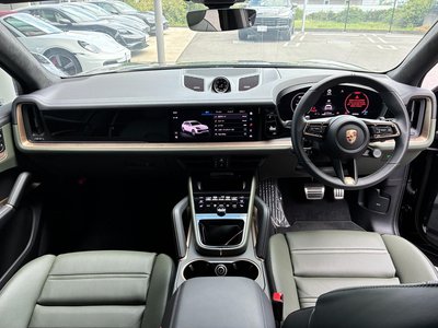2025 Porsche CAYENNE 照片 2