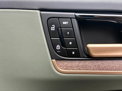 2025 Porsche CAYENNE 缩略图 23