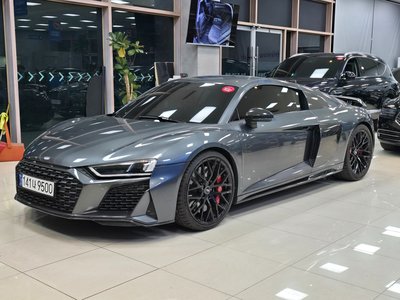 AUDI R8 - 1
