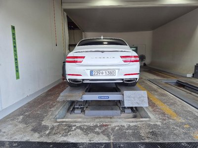 GENESIS G80 (RG3) - 1