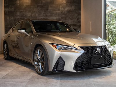 2021 Lexus IS photo 1