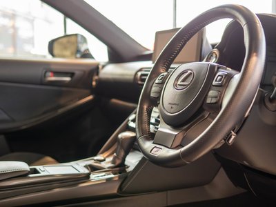2021 Lexus IS photo 3