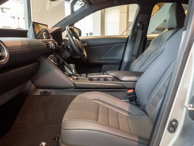 2021 Lexus IS photo 5