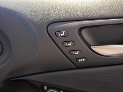 2021 Lexus IS photo 2