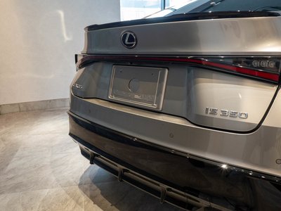2021 Lexus IS photo 14