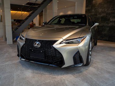 2021 Lexus IS photo 4