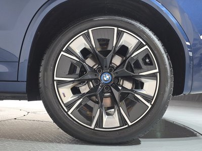صورة 8 لـ 2025 BMW IX3