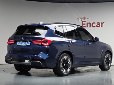 صورة 2 لـ 2025 BMW IX3