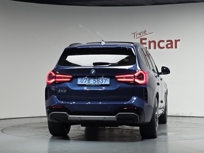 صورة 4 لـ 2025 BMW IX3