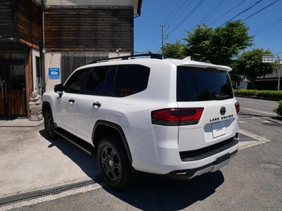 TOYOTA LAND CRUISER 300 - 8