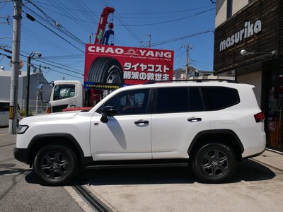 TOYOTA LAND CRUISER 300 - 9