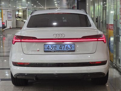 صورة 2 لـ 2023 AUDI E-TRON