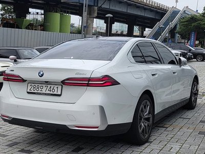 2026 BMW 5 SERIES — фото 4