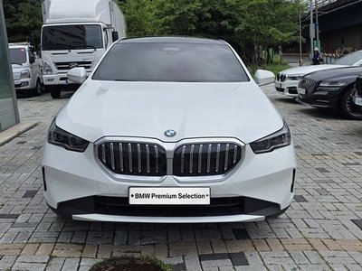2026 BMW 5 SERIES — фото 2