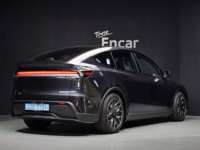 TESLA MODEL Y - 4