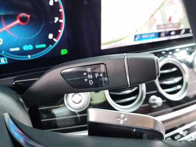 MERCEDES-BENZ E-CLASS - 9