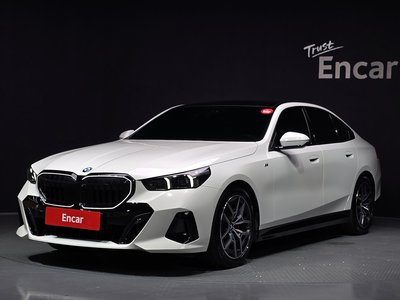 2024 BMW 5 SERIES — фото 1