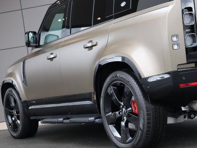 LAND ROVER DEFENDER - 9