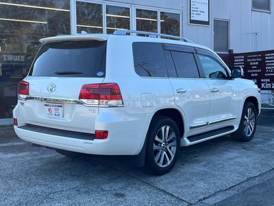 TOYOTA LAND CRUISER 200 - 8